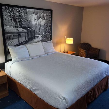 Super 8 By Wyndham Hampshire Il Hotel Buitenkant foto