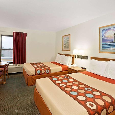 Super 8 By Wyndham Hampshire Il Hotel Buitenkant foto
