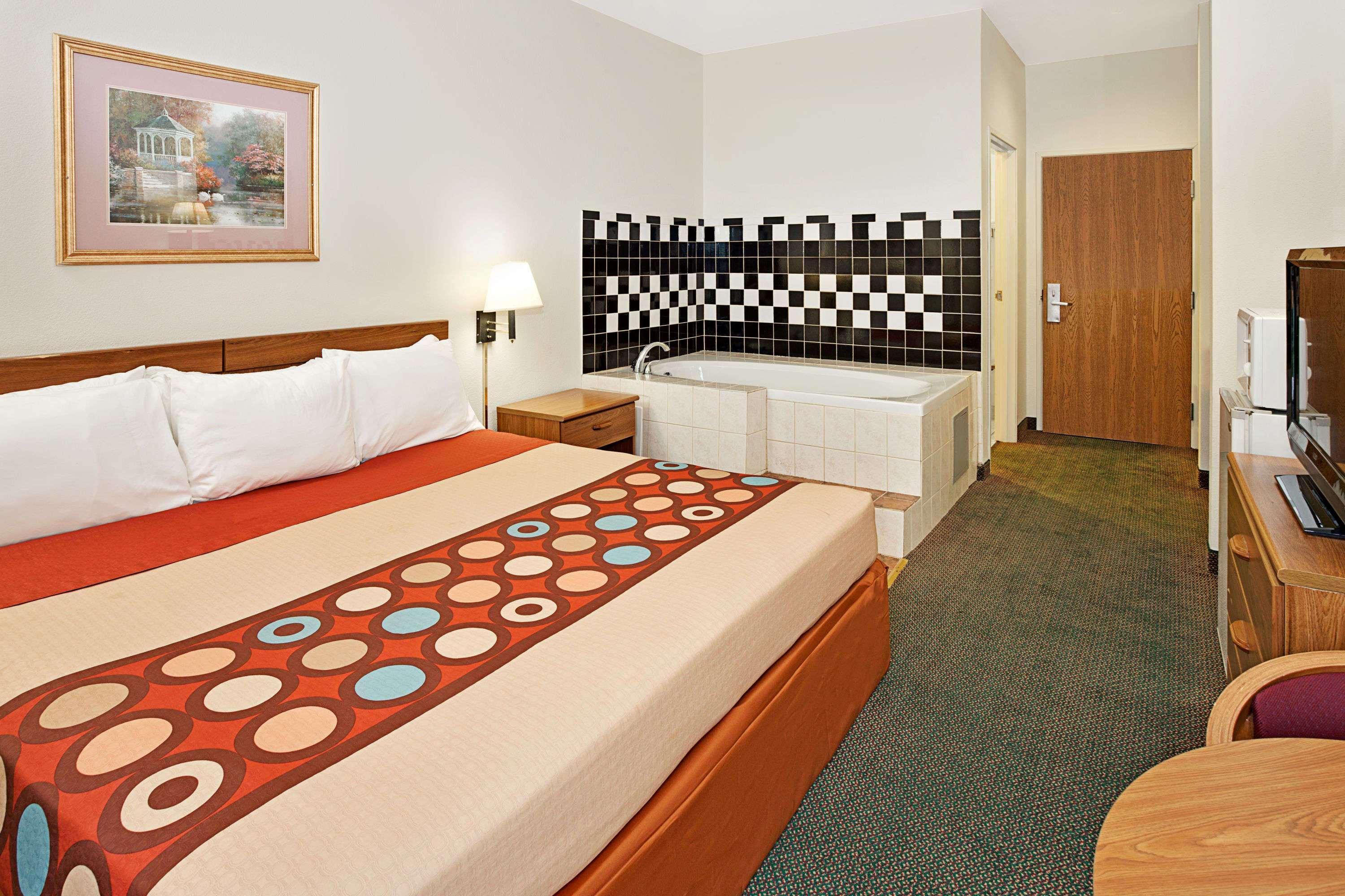 Super 8 By Wyndham Hampshire Il Hotel Buitenkant foto