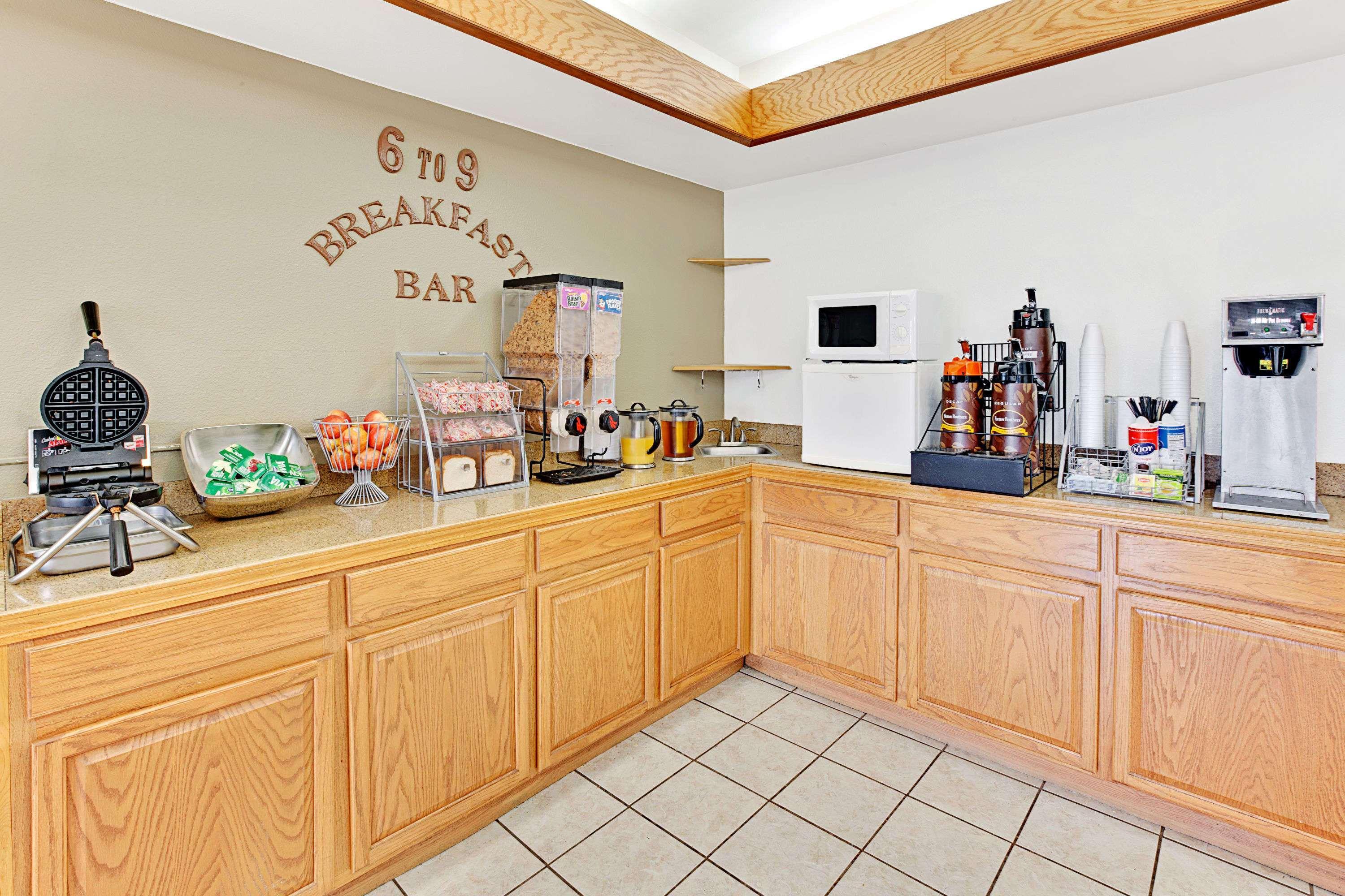 Super 8 By Wyndham Hampshire Il Hotel Buitenkant foto