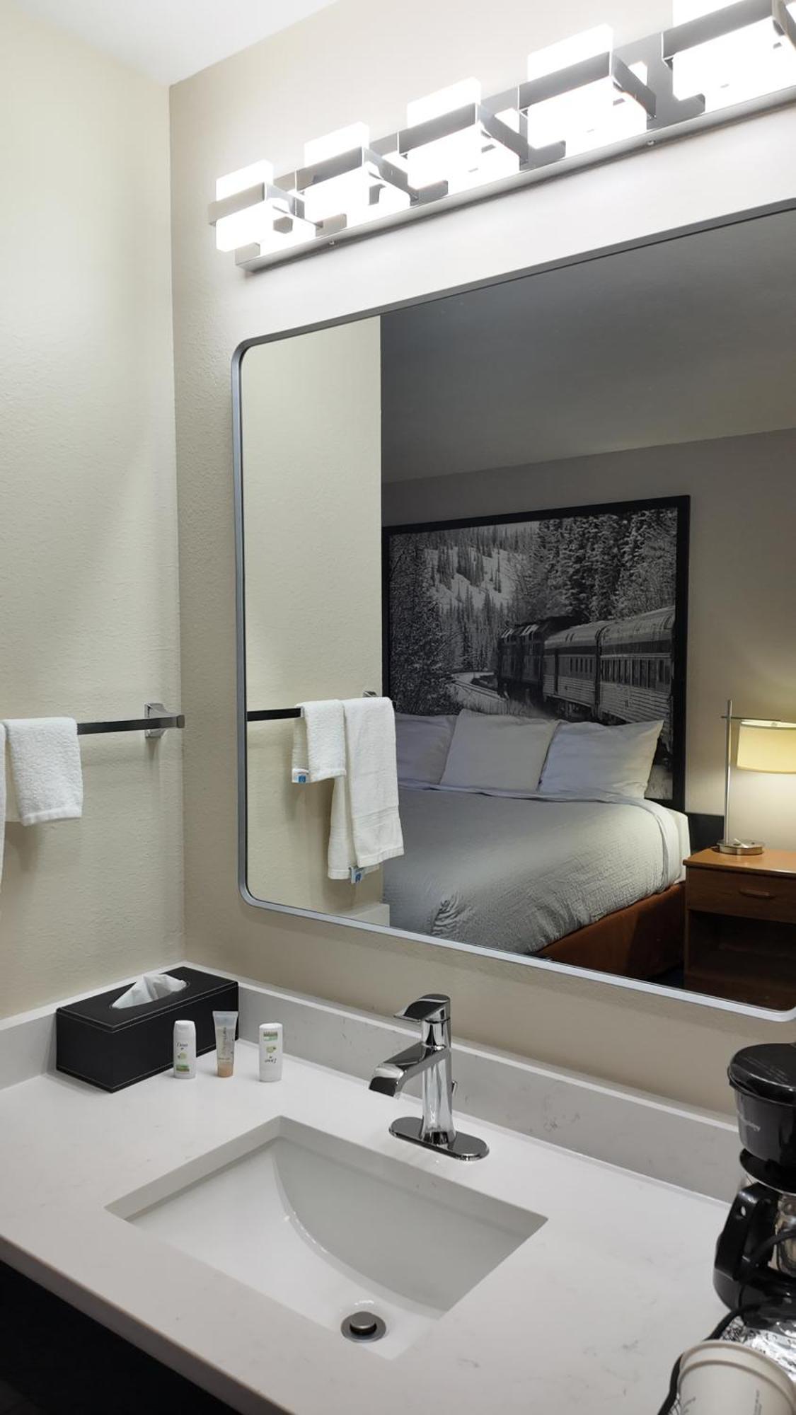 Super 8 By Wyndham Hampshire Il Hotel Buitenkant foto