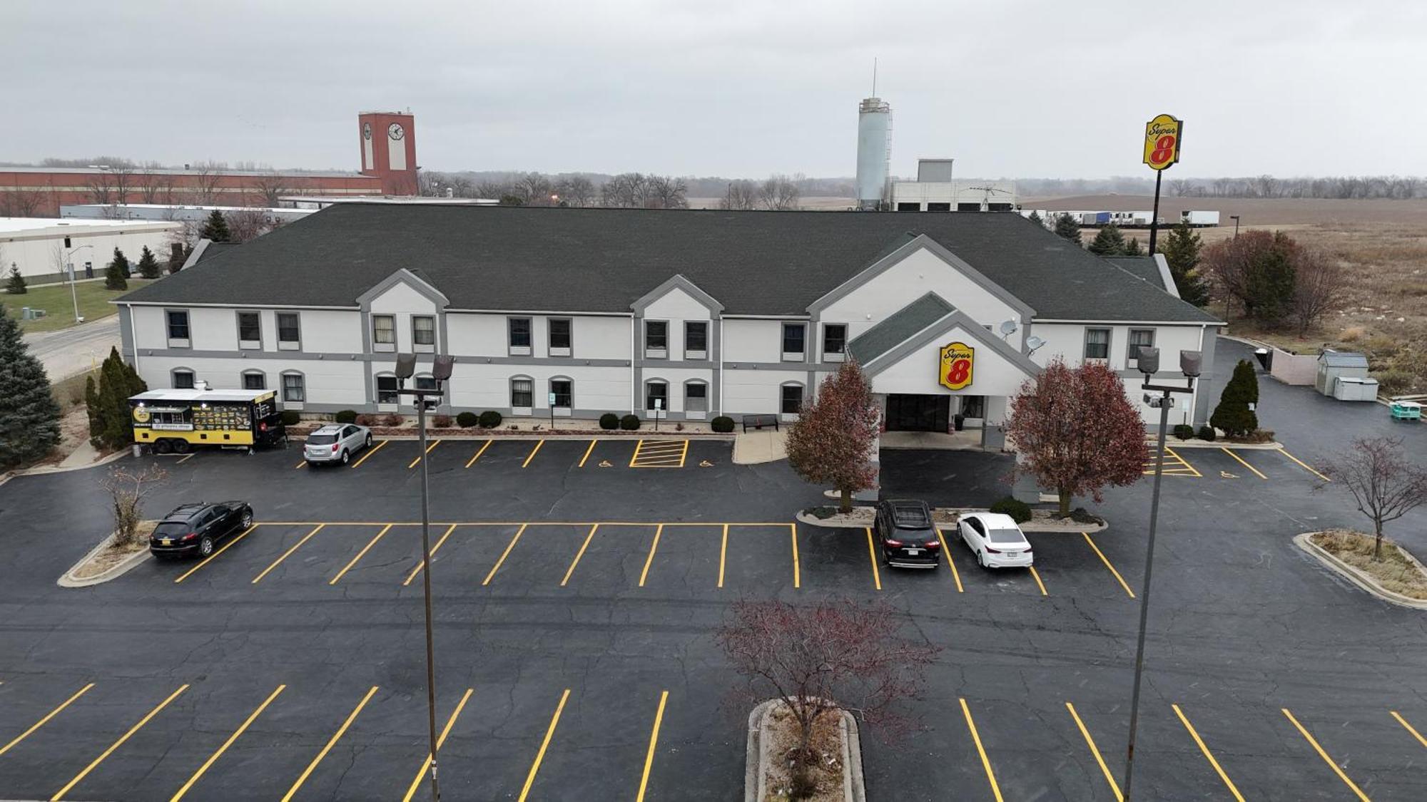 Super 8 By Wyndham Hampshire Il Hotel Buitenkant foto